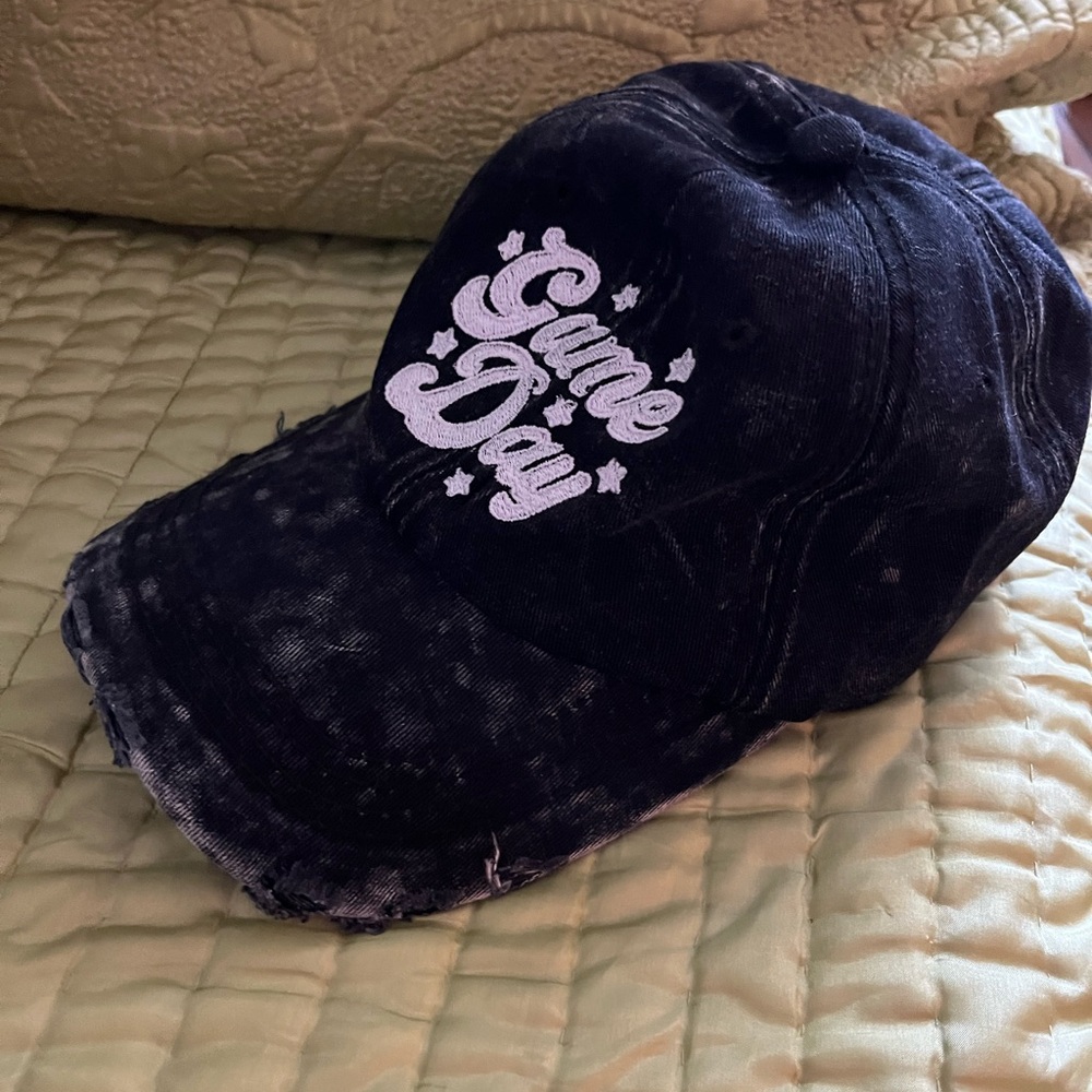 NWOT•B/W 'Game Day' Distressed Cap•Pink Lily